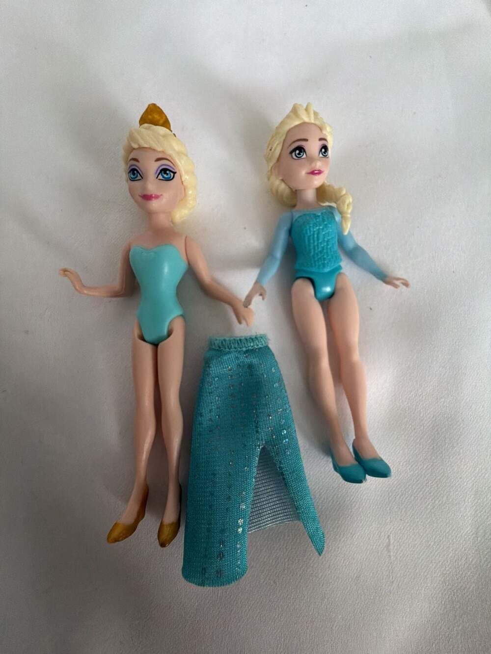 Mattel Disney Frozen Elsa Magic Clip Doll Lot with Extra Outfit